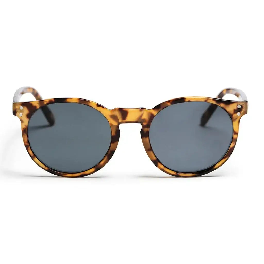 CHPO Côte des Basques sunglasses with leopard print frame and black lenses, made from 100% recycled plastic.