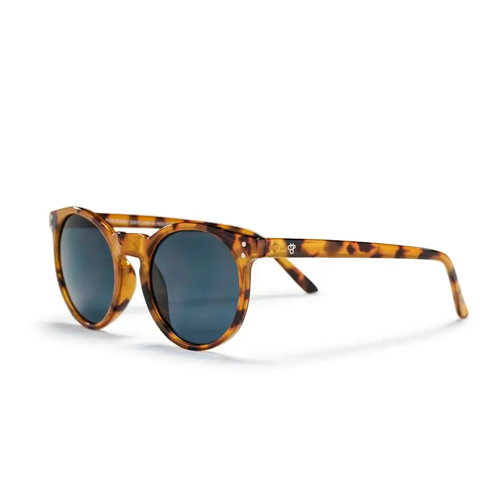 CHPO Côte Des Basques Leopard sunglasses in recycled plastic with black lenses, perfect for surf lovers.