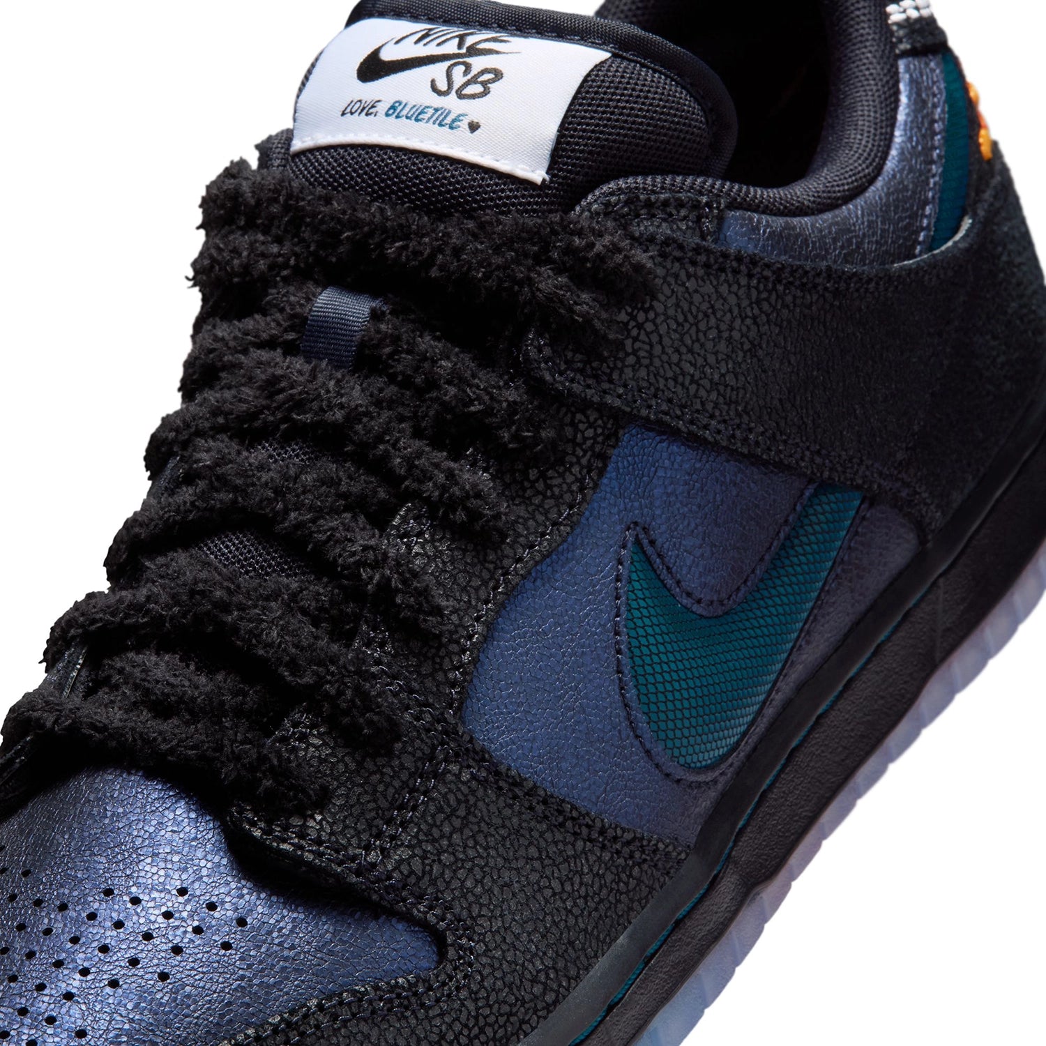 Front of Black and marina Nike SB Dunk Low Pro men's skateboarding sneaker on a white background 