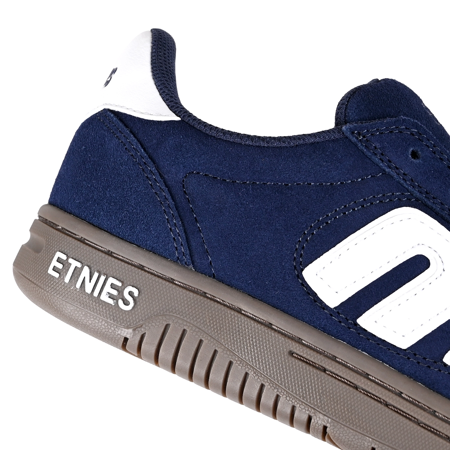 Close up of of navy gum Etnies Skateboarding Locut men's skateboard sneakers with brand logo on a white background