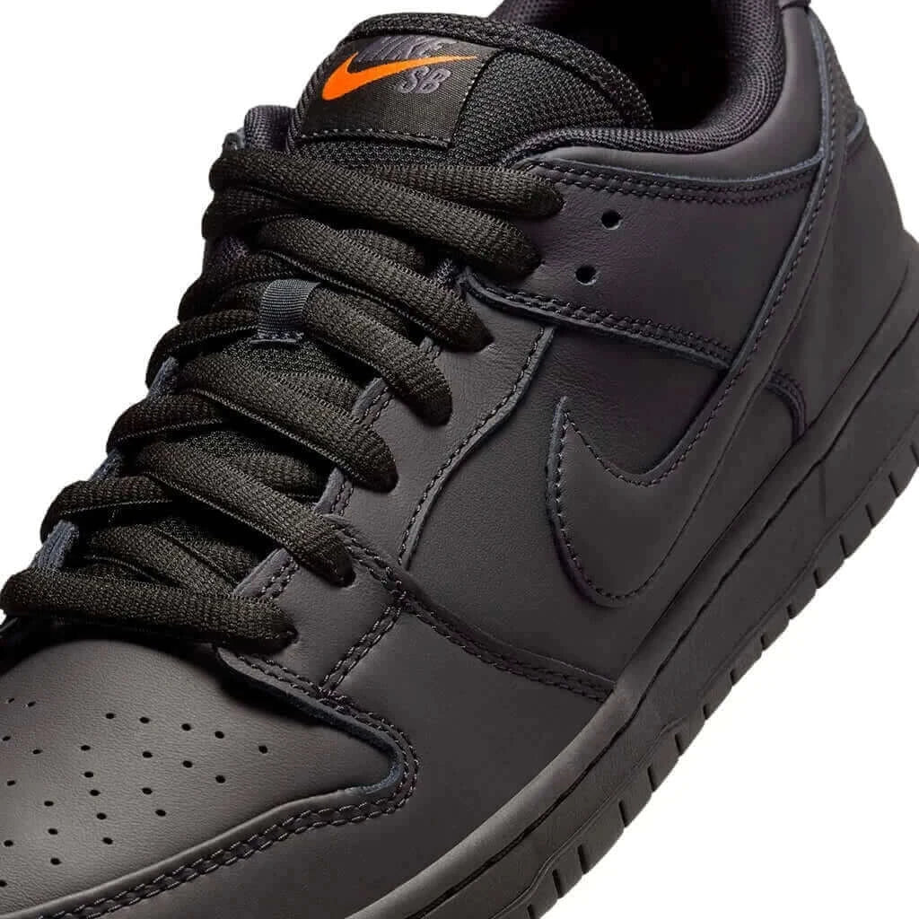 Nike sb triple black hot sale
